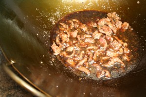 Receta de imitación de carne mongol de PF Chang cocinando carne