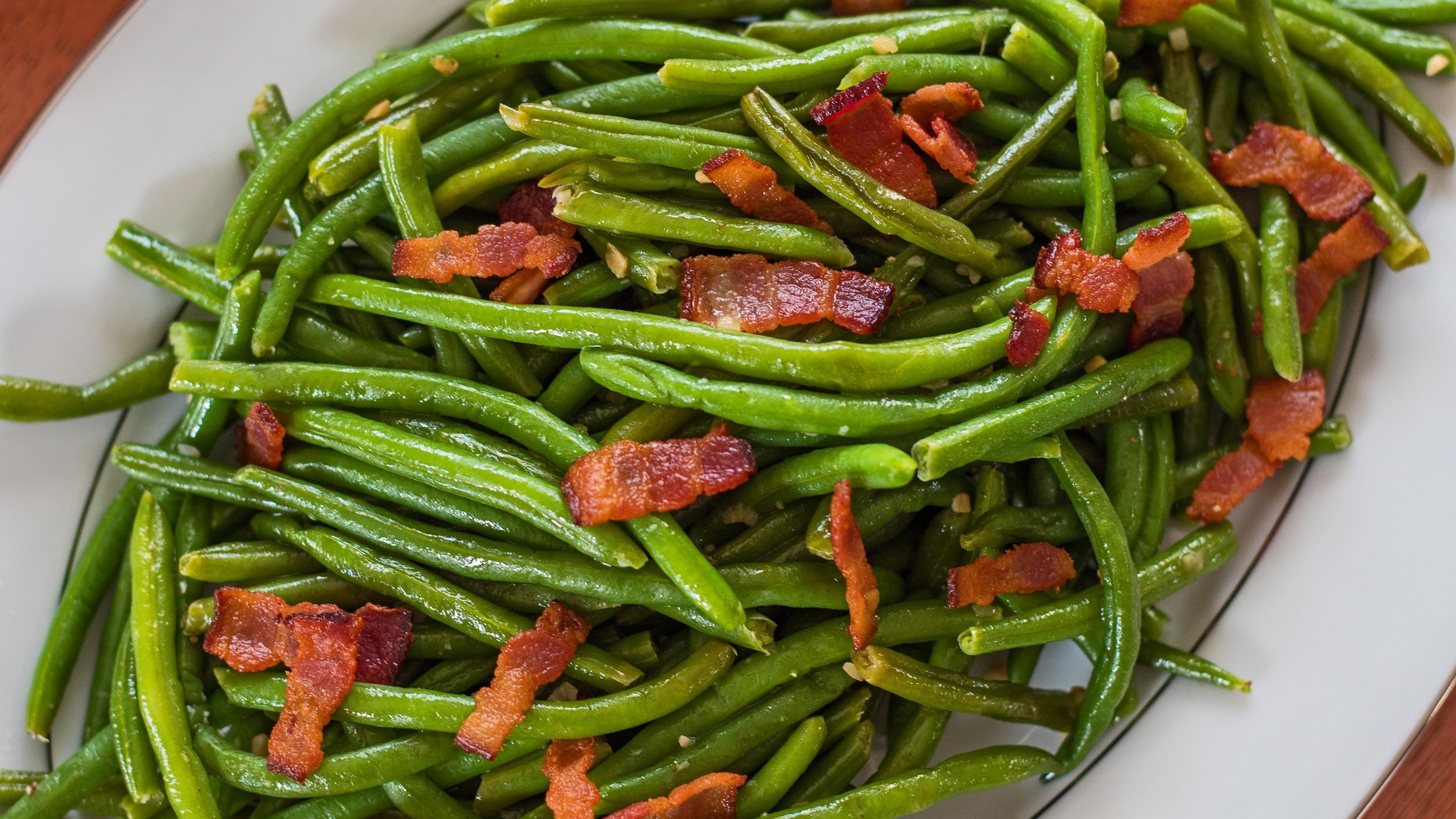 Garlic Green Beans with Bacon: Super Easy Vegetable Side Dish