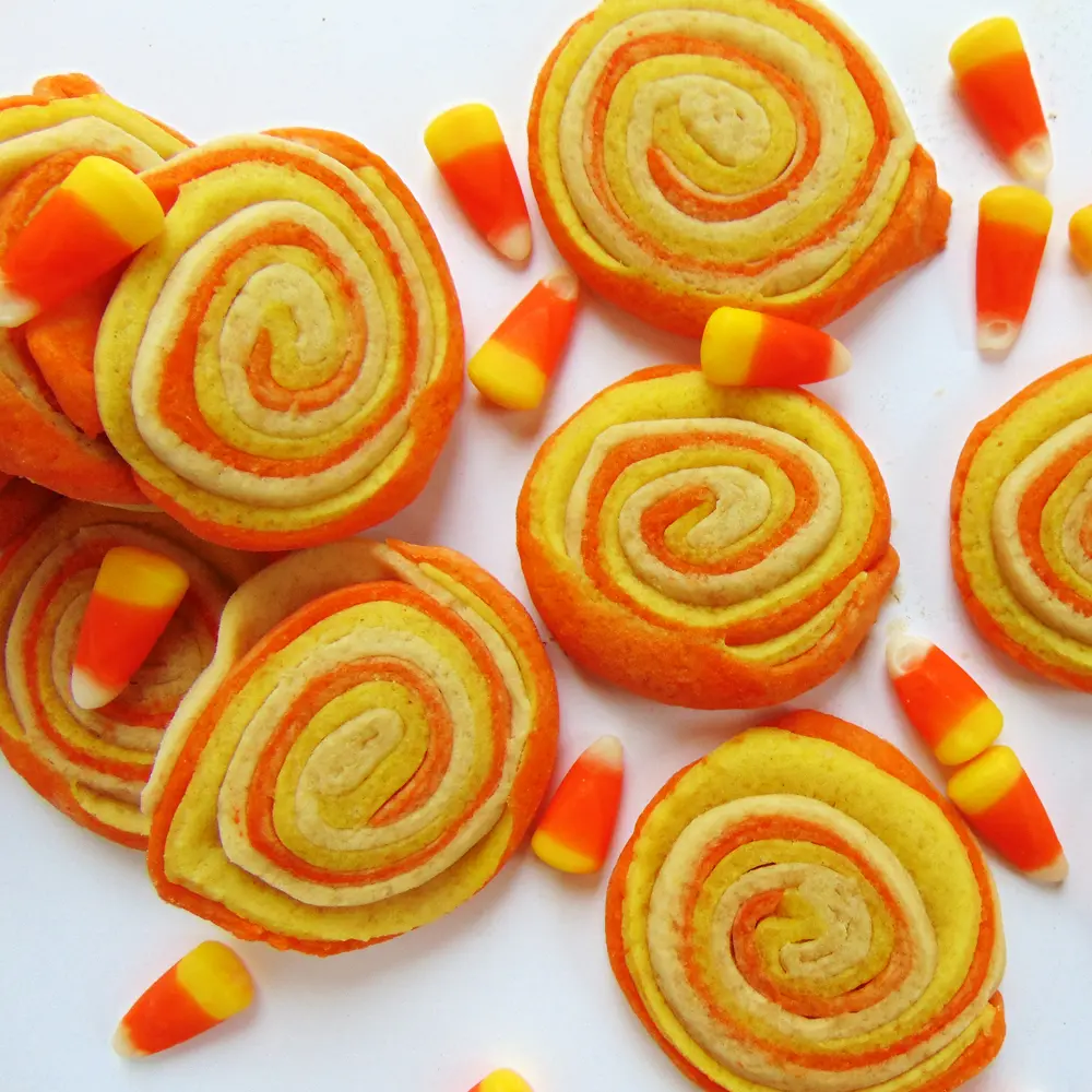 Candy Corn Sugar Cookie Pinwheels på Bake It With Love, www.bakeitwithlove.com
