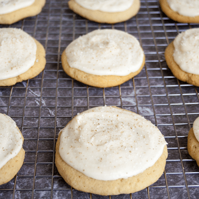 Cookies de açúcar gemada com cobertura de noz-moscada