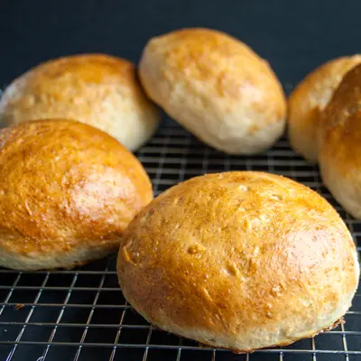 35分で作る真剣に素早く簡単なブリオッシュパンで、ハンバーガーに最適です！