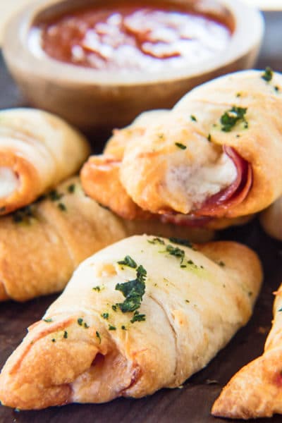 Fyllda Pizza Roll Ups på bakeitwithlove.com