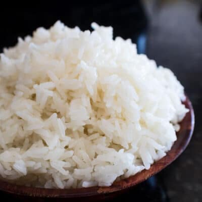 Bowl filled with cooked jasmine rice.