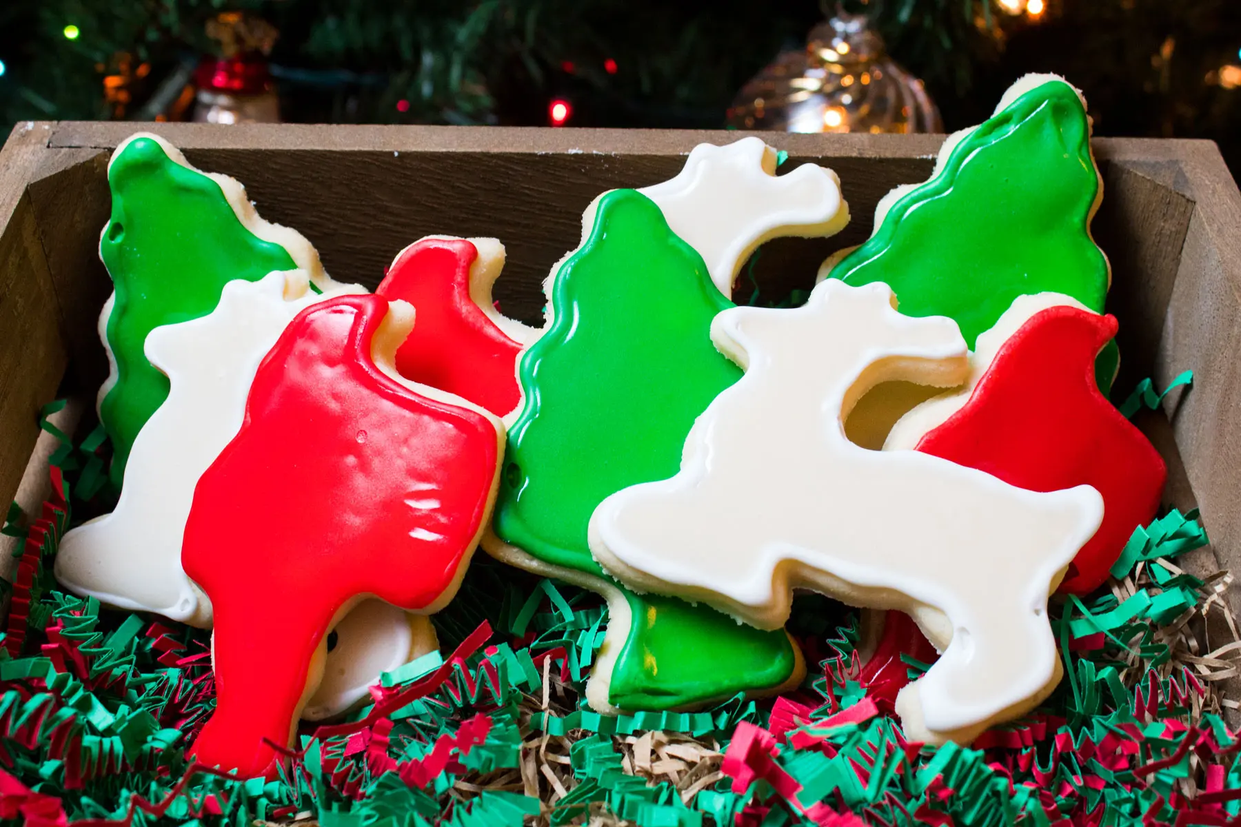 Glossy Sugar Cookie Icing (that hardens) is an easy icing for holiday sugar cookie decorating