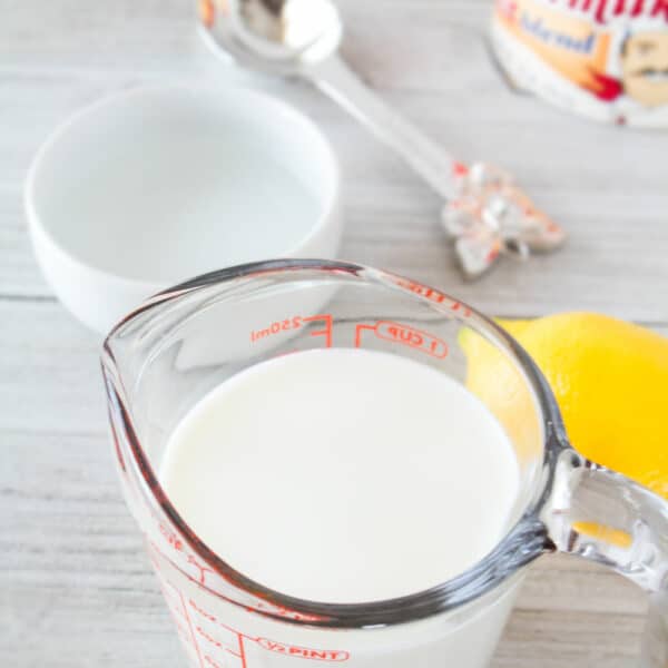 Ingredientes comumente usados para fazer substitutos do leitelho.