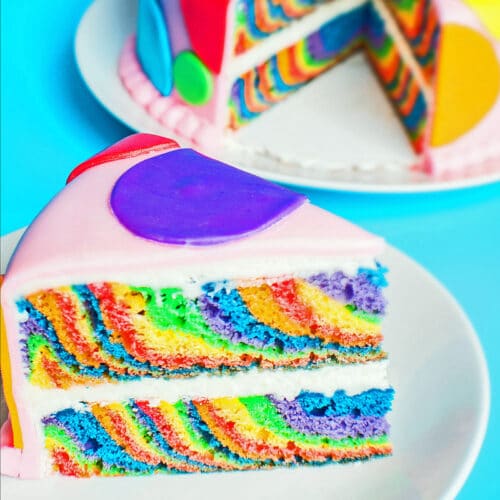One Pan Rainbow Layer Cake (Pastel de capas fácil con lunares de fondant)