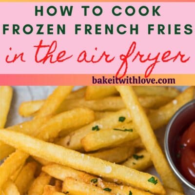 grande broche avec deux images des frites surgelées après la cuisson dans la friteuse à air.