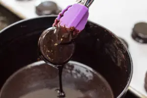 Allow the fudge icing to drip from your Oreo cookies.