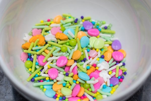 Easter sprinkles mixture to decorate the Oreos.