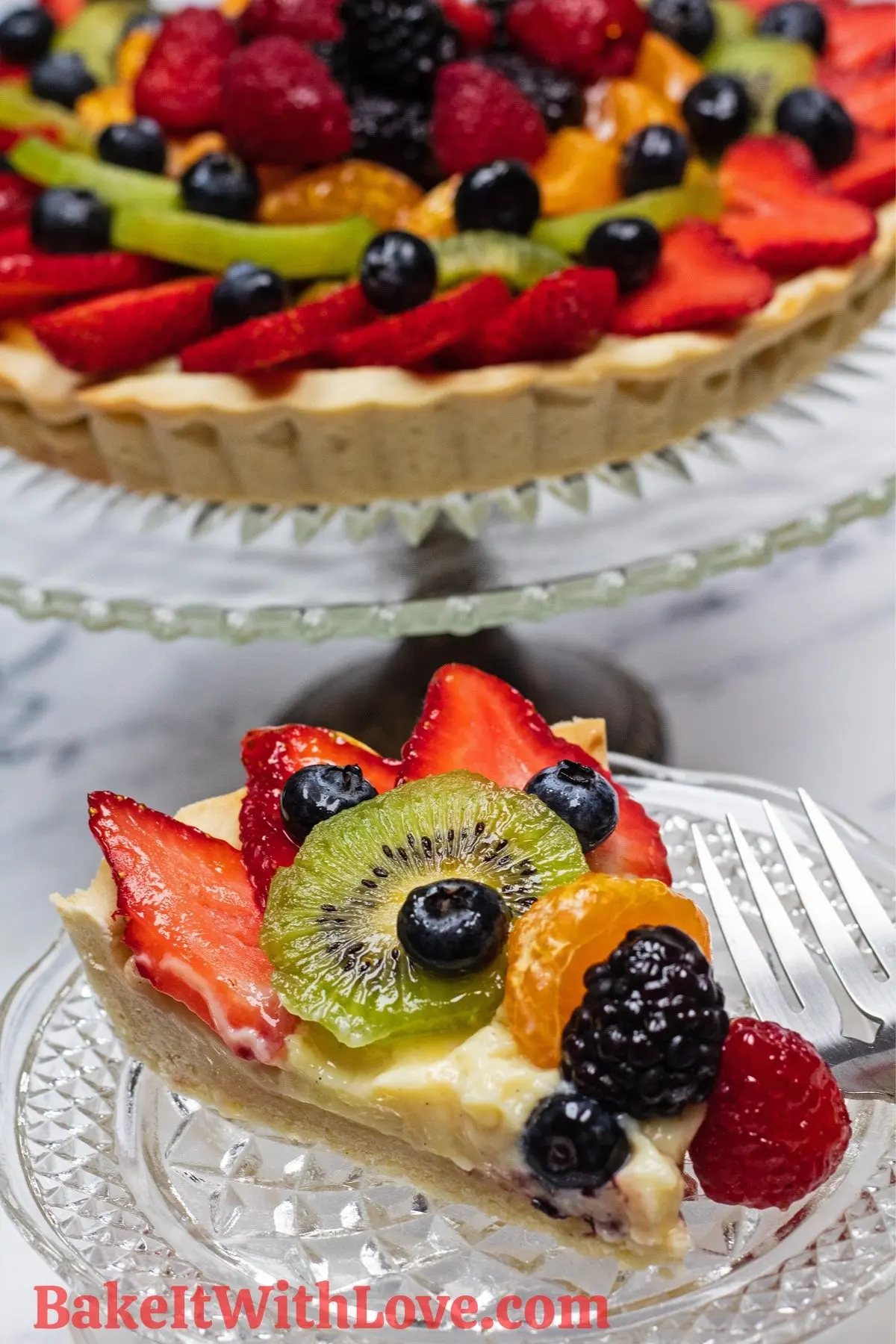 Tarte aux Fruits photo on glass plate of a slice.
