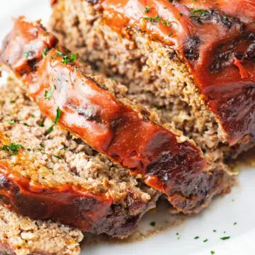 Tasty-air-fryer-meatloaf-sliced-and-served-on-white-platter.