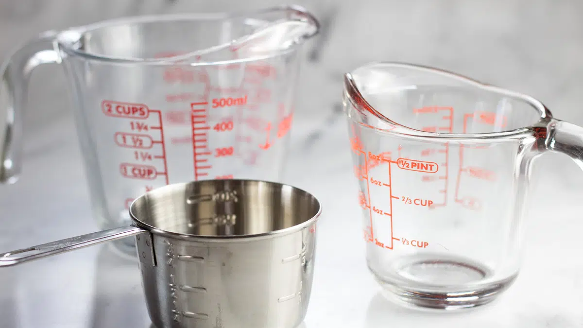 How Many Cups in a Pint? (Easy Conversion Chart!) - Bake It With Love