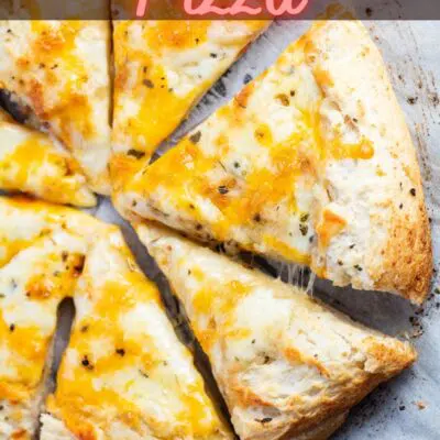 Garlic pizza pin with sliced pizza and text header.