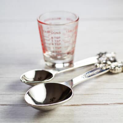 How many teaspoons to tablespoons made easy with methods for dry and liquid ingredients.