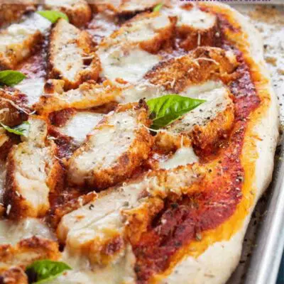 Chicken parmesan pizza pin with text header.