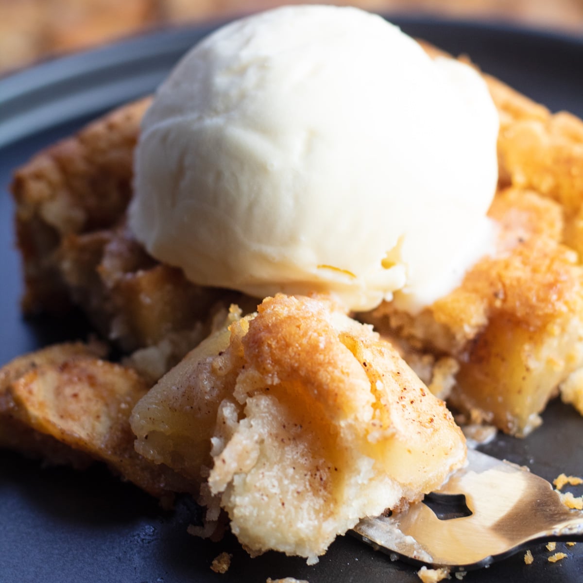 inval Verschrikkelijk Afhaalmaaltijd Bisquick Apple Cobbler: een eenvoudig klassiek dessertrecept!