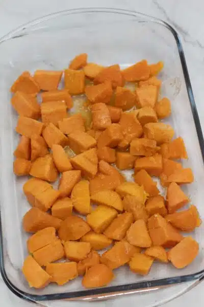 Process photo 1 of spreading the drained canned yams in baking dish.