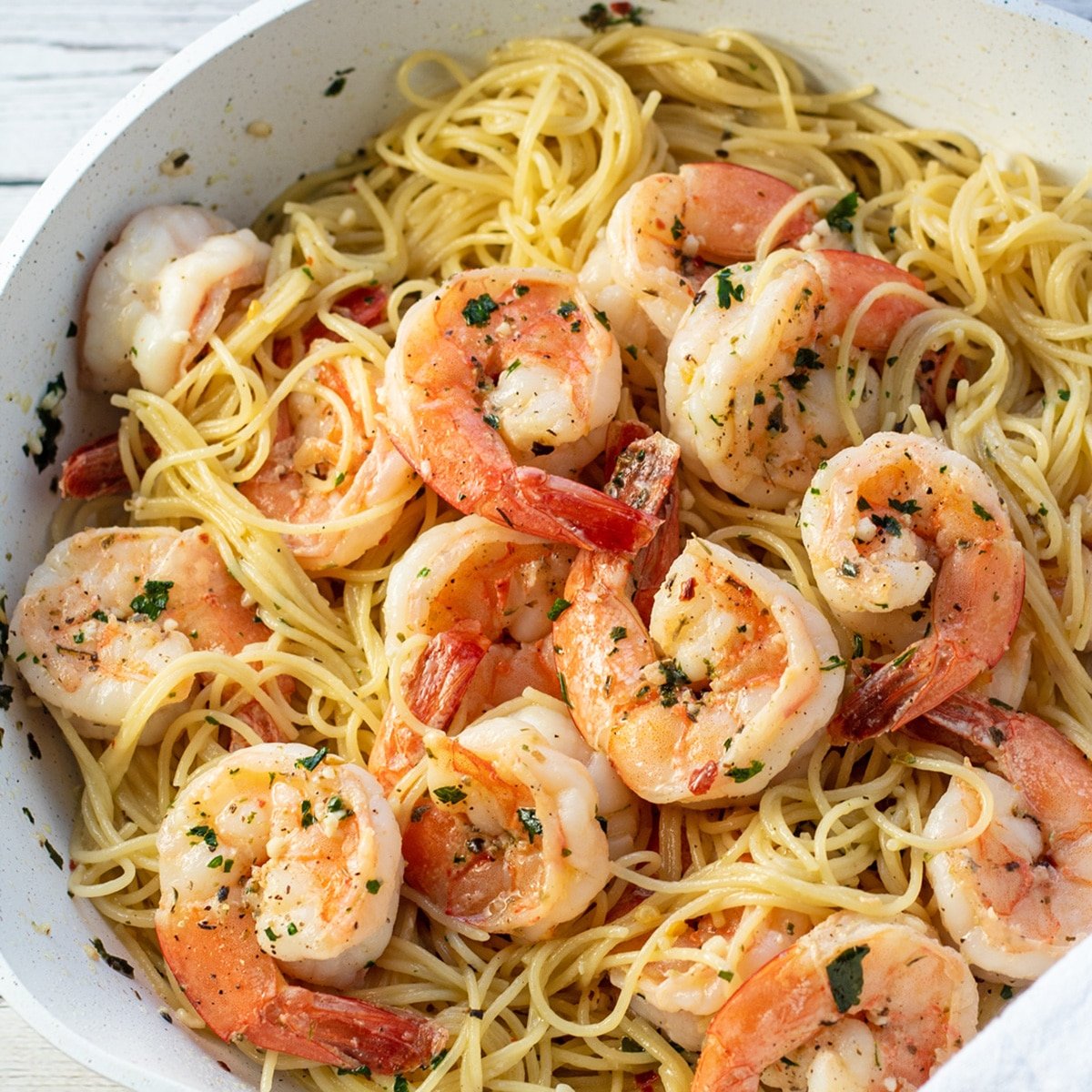 Lemon Garlic Shrimp Pasta (Easy 20 Minute Dinner!) - Bake It With Love
