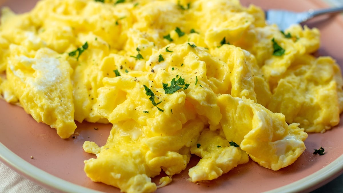 Low Sodium Scrambled Eggs Recipe (No Salt Added) 