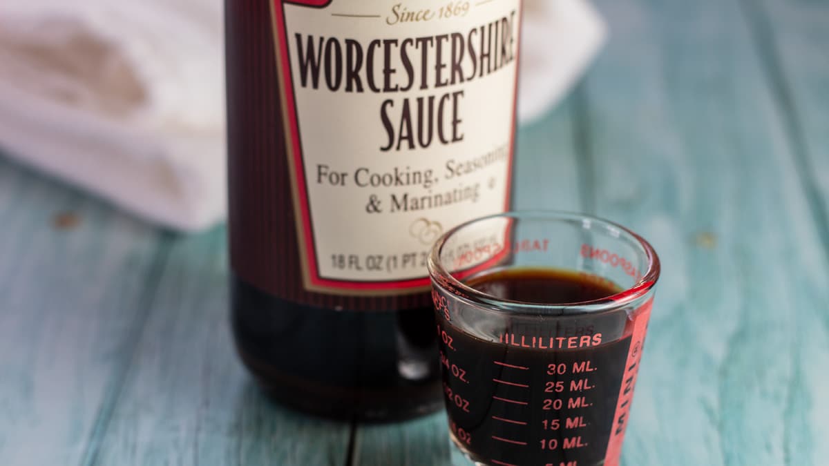 Ampia immagine della bottiglia del Worcestershire.