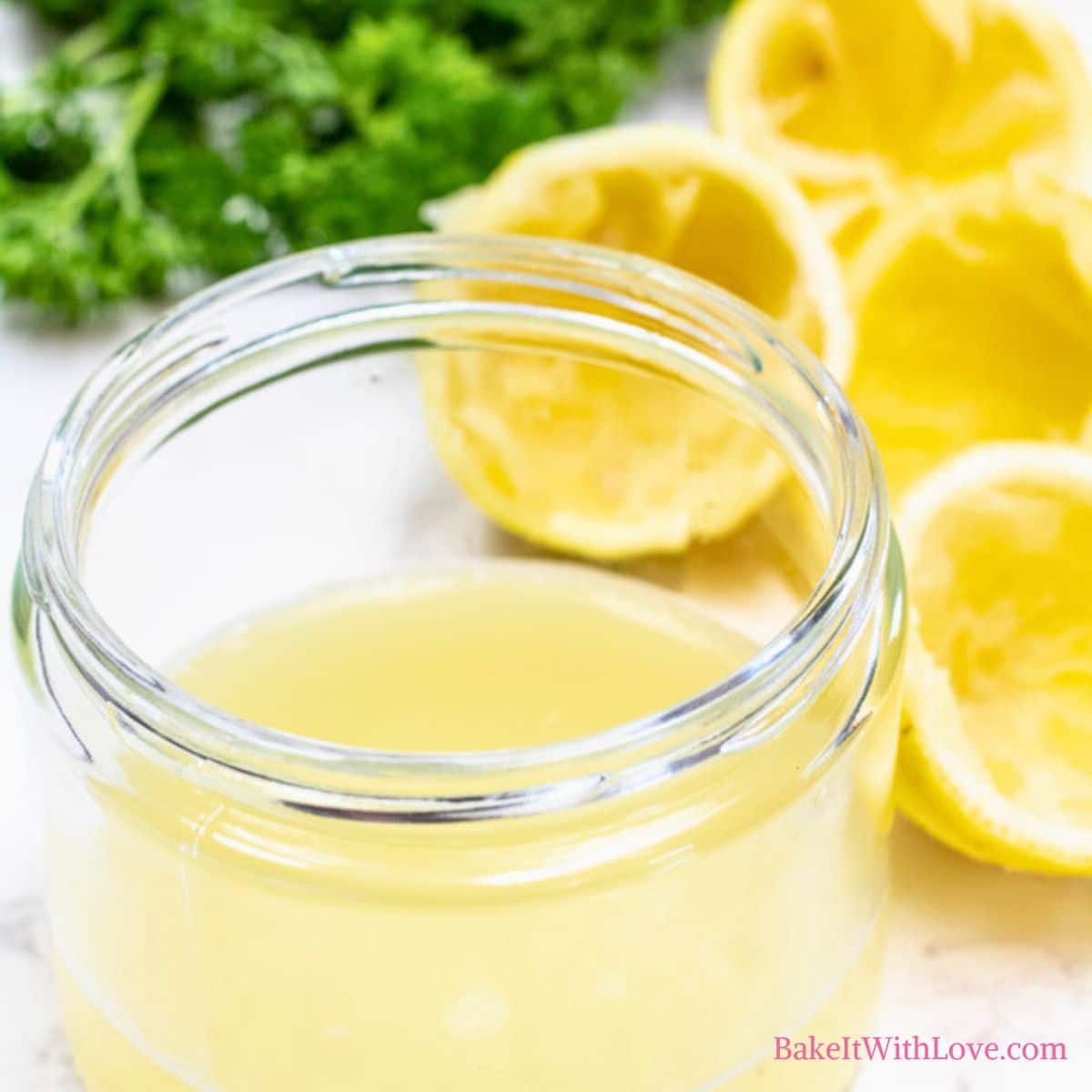How much juice is in a lemon when squeezed image showing the juice from lemons in a juicer glass jar.