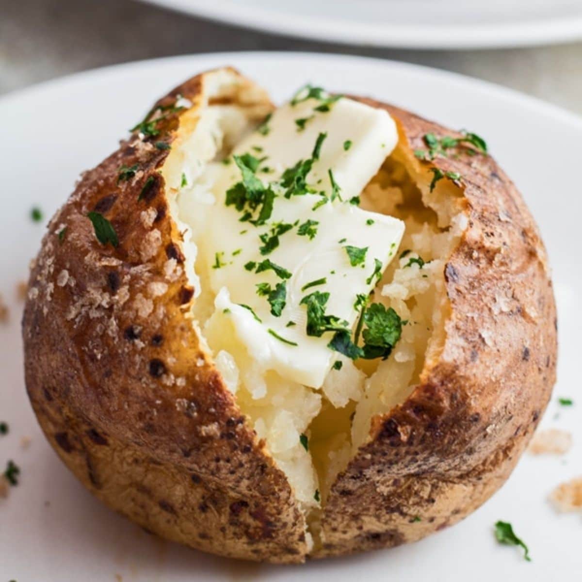 What to serve with baked potatoes for amazing meals.