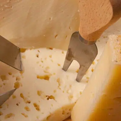 Most Popular Italian Cheese pin with cut cheese variety and text header.