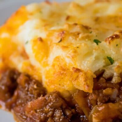The best vegetables in a shepherds pie recipe pin with text header.