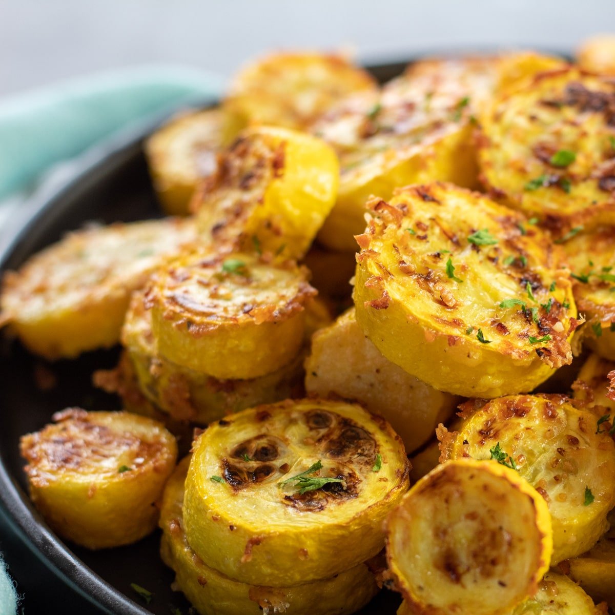 Calabaza amarilla asada (¡Plato de calabaza de verano fácil e  increíblemente sabroso!)