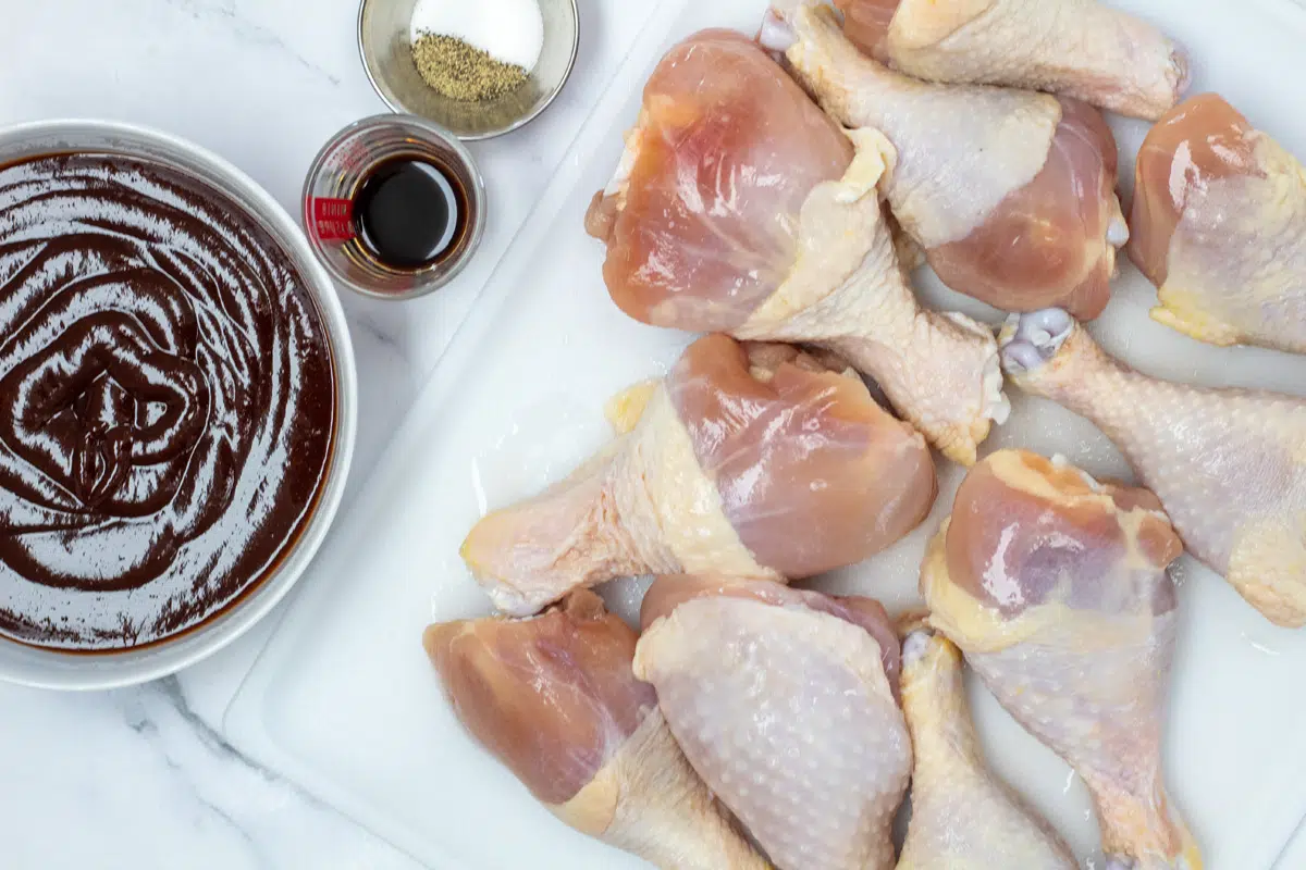 Slow cooker bbq chicken drumsticks recipe ingredients overhead image.