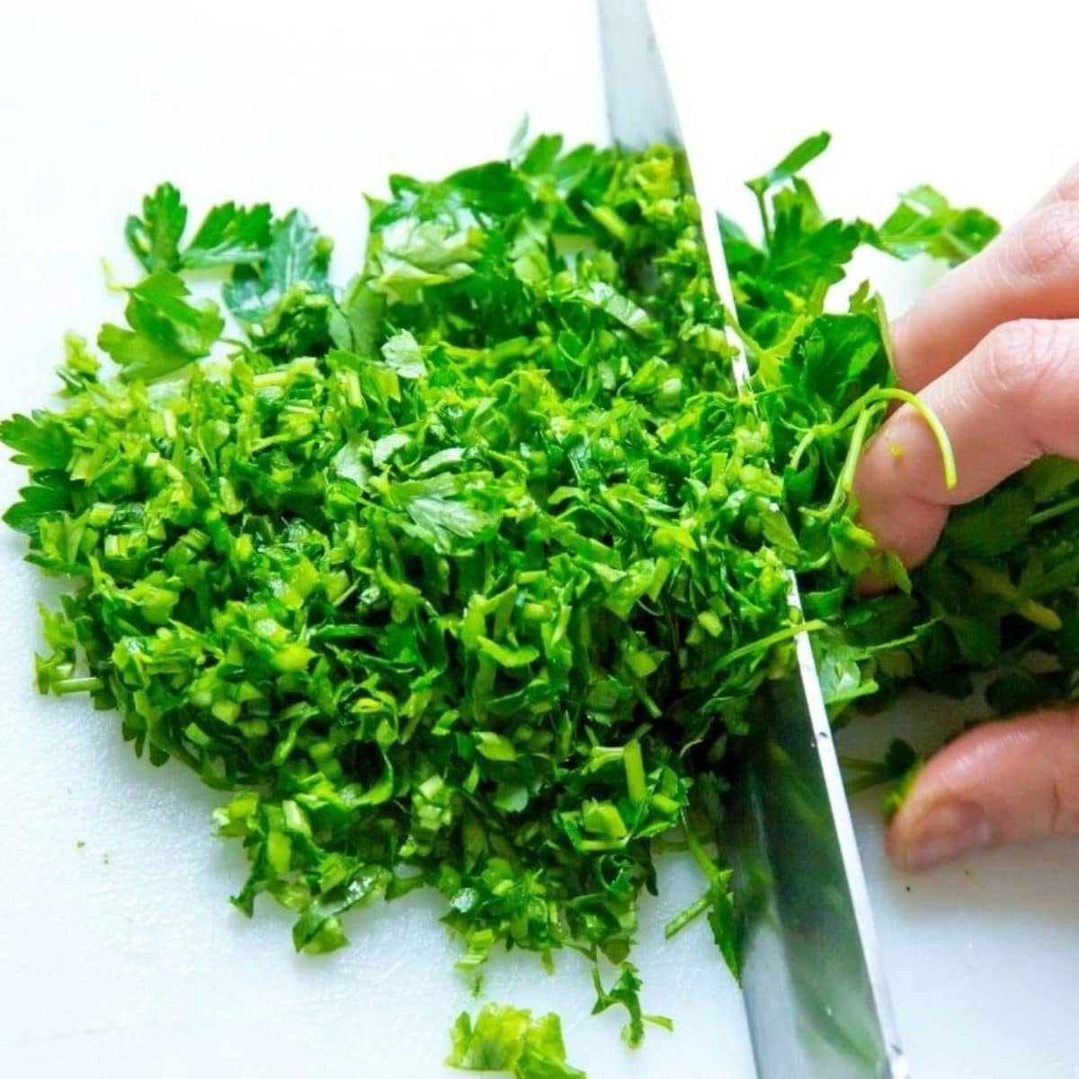 Best parsley substitute options to use for fresh or dried parsley.