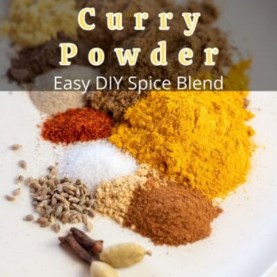 Best yellow curry powder pin with text header.