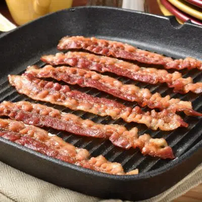 How many slices of bacon per pound for cooking up bacon.