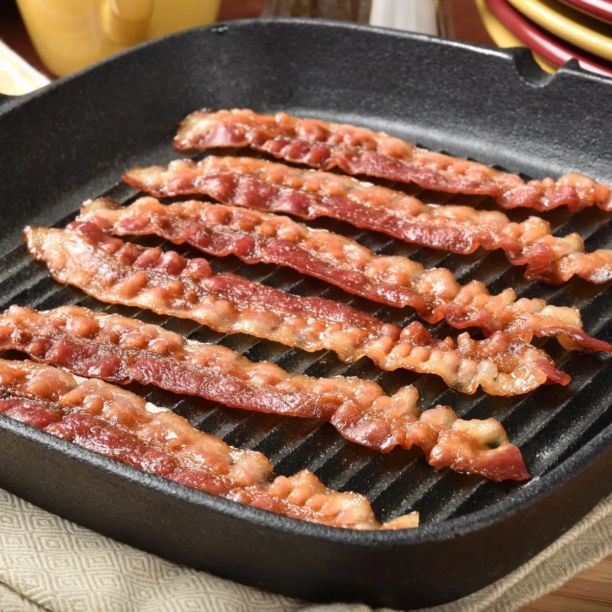 How many slices of bacon per pound for cooking up bacon.