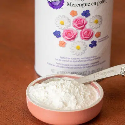 Meringue powder substitute ideas and alternatives for all your baking recipes.