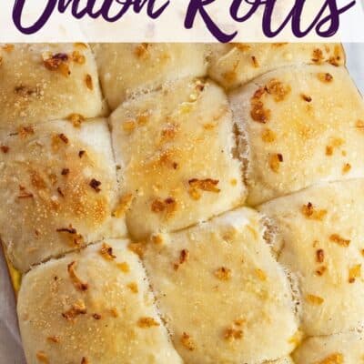 Best no knead onion rolls pin with text header.