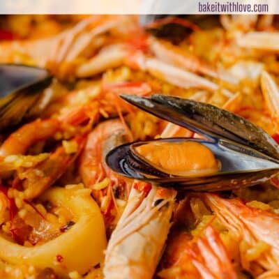 What to serve with paella pin for all the best seafood paella side dishes.