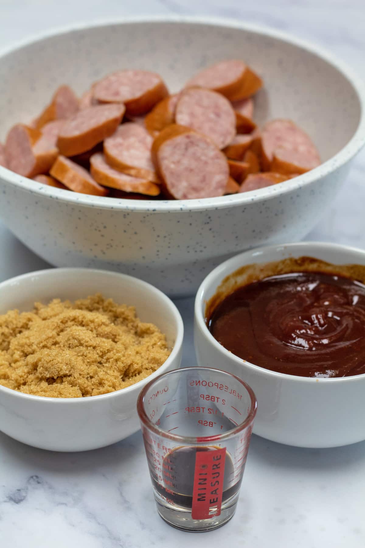 Photo showing ingredients needed for baked bbq sausages.