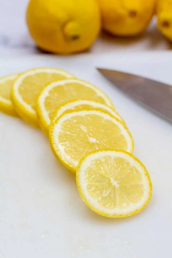 Process image 1 showing slicing lemon.