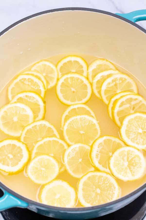 Process image 3 showing sliced lemons in a pot.