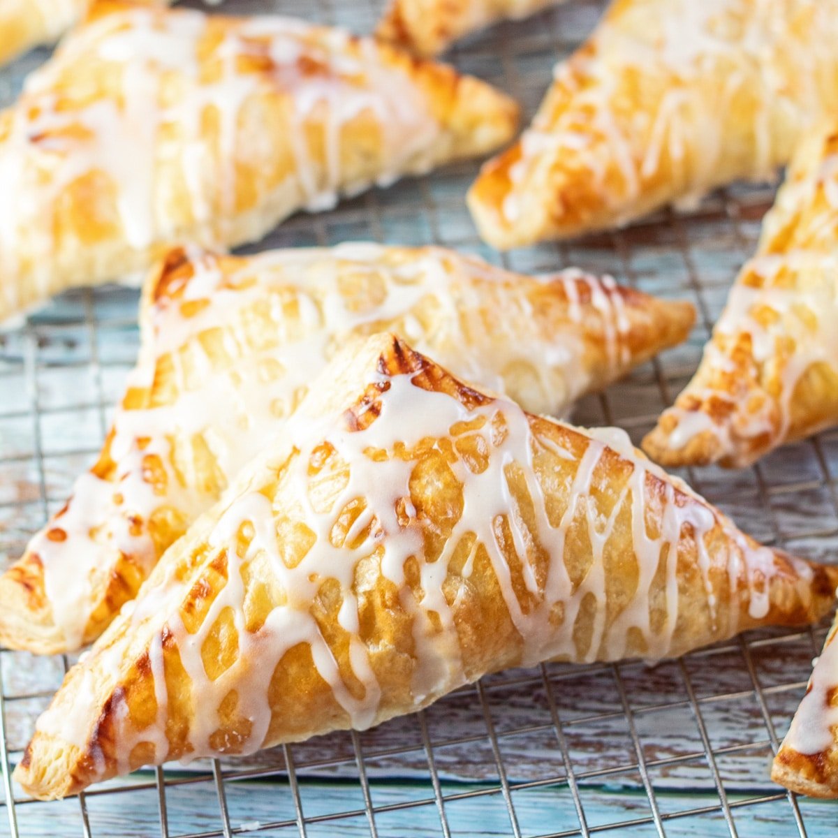 apple turnover with puff pastry