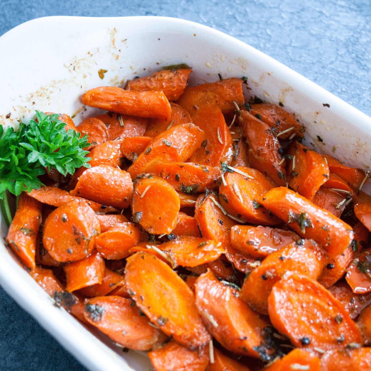 Recette de carottes rôties à l'érable et au romarin — Ooni FR