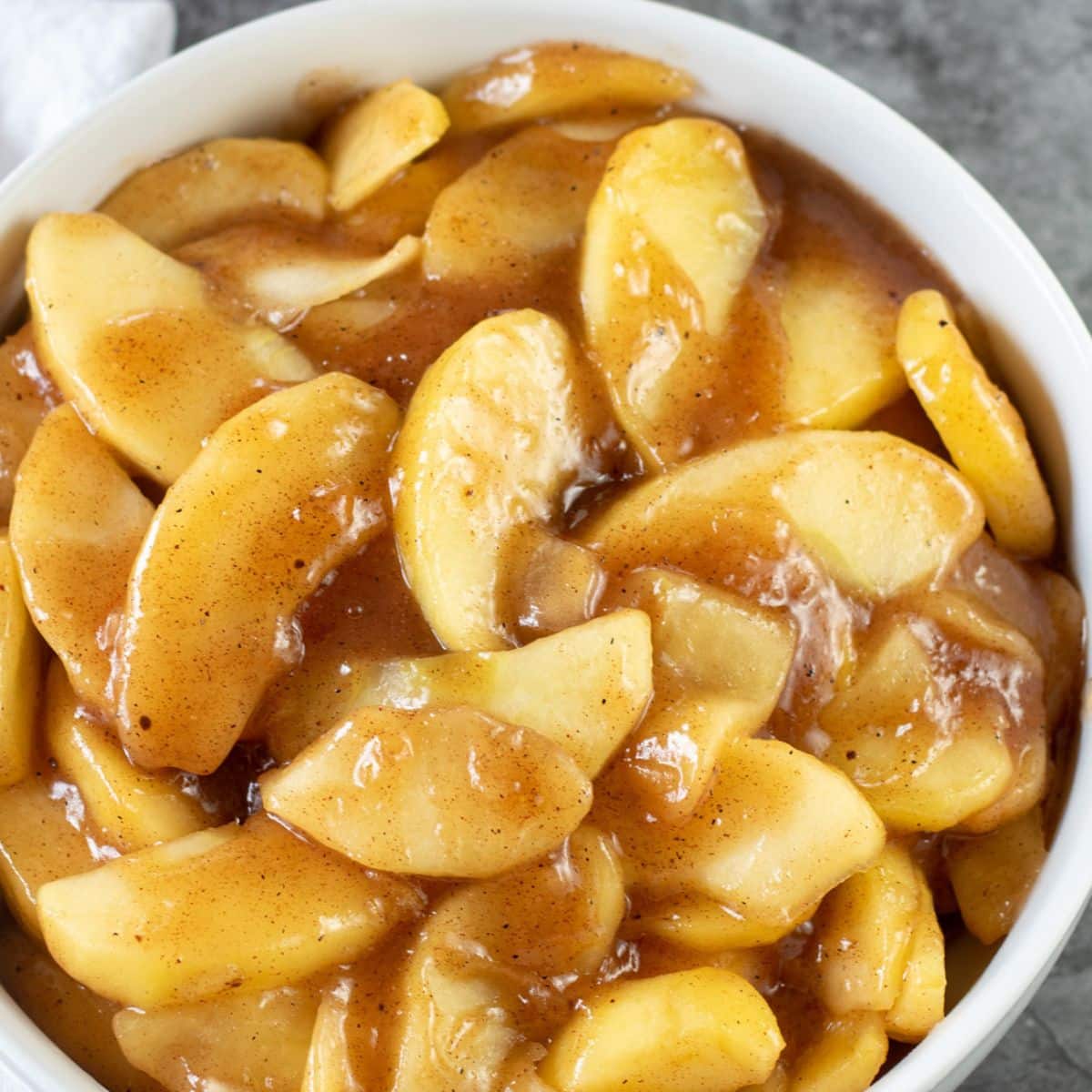 Лучшие идеи замены начинки для яблочного пирога и альтернативы для использования в выпечке и десертах, такие как этот вкусный домашний рецепт начинки для яблочного пирога.