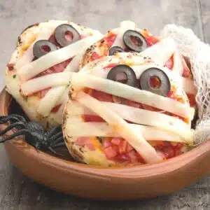 Best mini mummy pizzas made with english muffins.