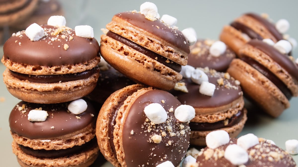 The best s'mores macarons feature everything you love in the classic combo right down to tiny marshmallows.