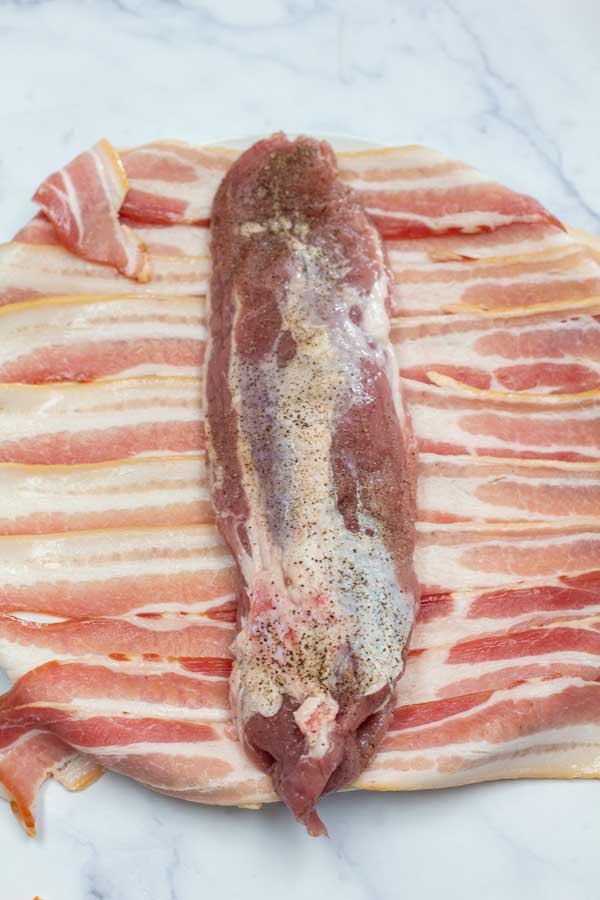 Process image 1 showing tenderloin lying on bacon.