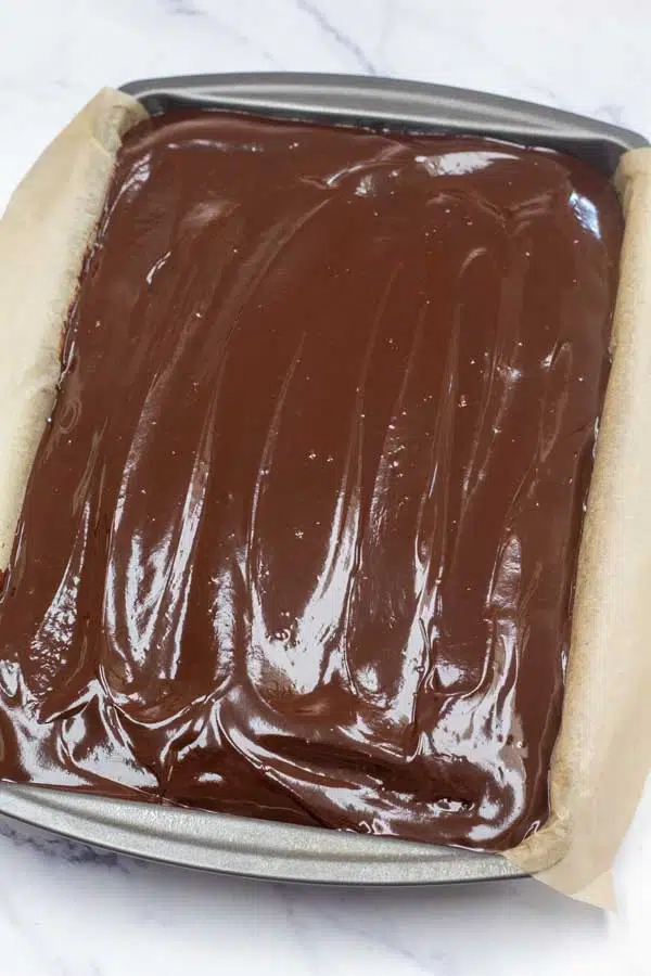 Process image 11 showing chocolate ganache spread over cake.