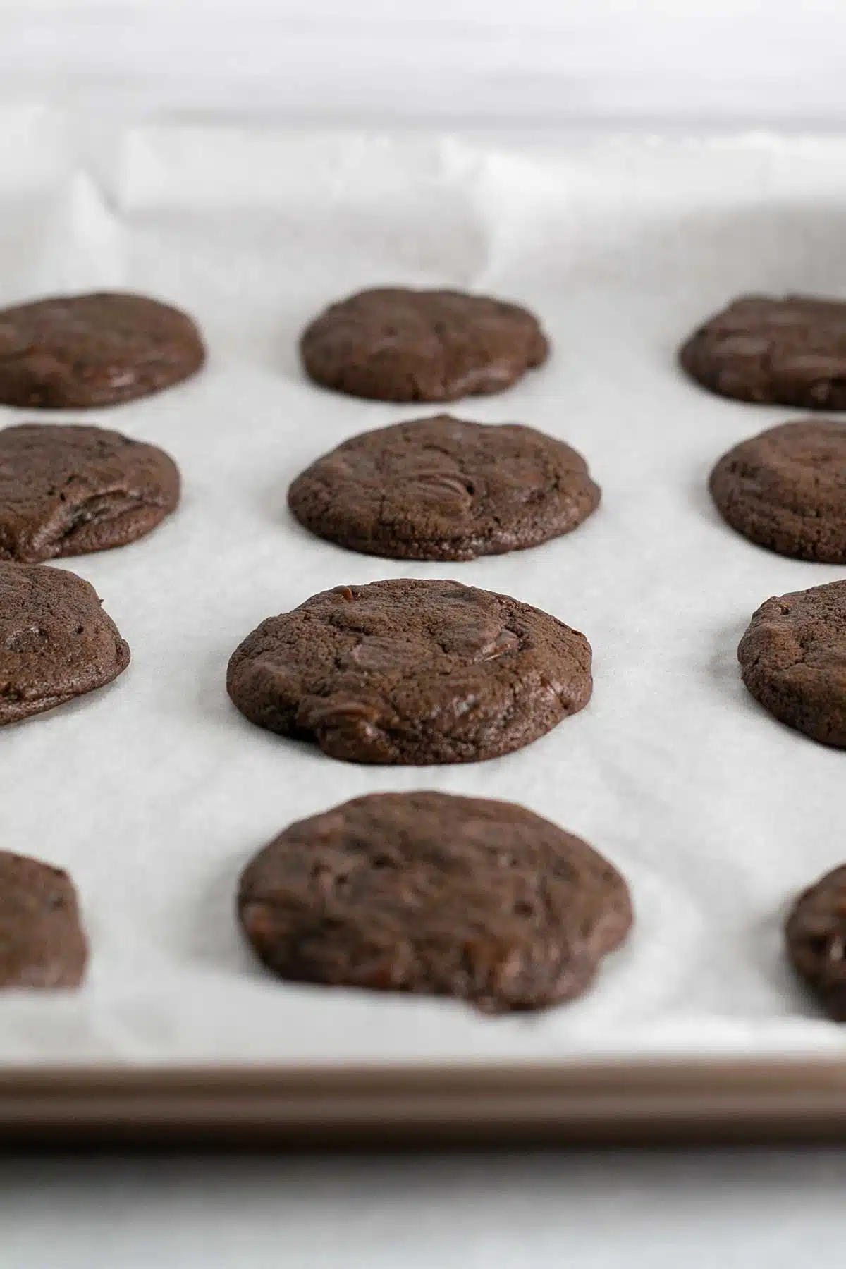 Chocolate peppermint cookies process photo 10 baked double chocolate cookies on baking sheet.