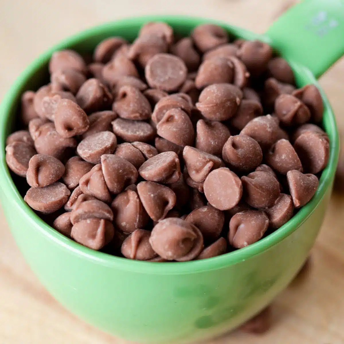 how-many-chocolate-chips-in-a-cup-standard-mini-jumbo