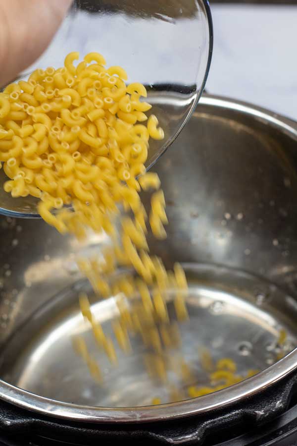 Process image 2 showing adding pasta.